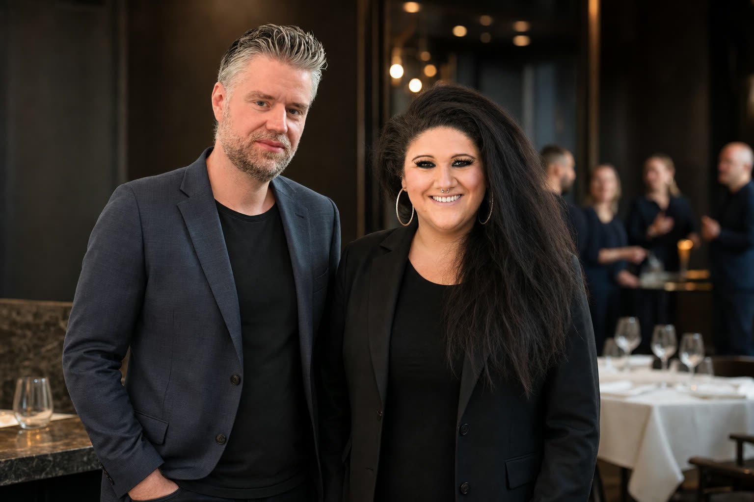 Dominik Pusch und Elisa Russoniello in einem Restaurant